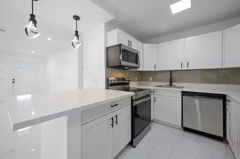 530 SW 81st Ter, North Lauderdale, FL 33068