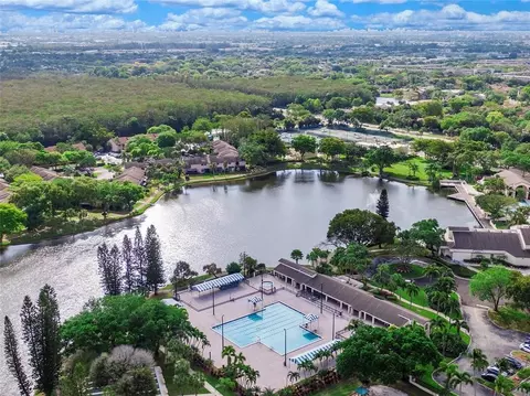 2767 Carambola Cir S #302, Coconut Creek, FL 33066