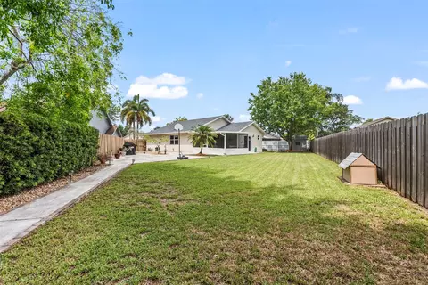8201 SW 41st Ct, Davie, FL 33328
