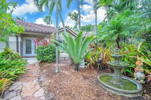 186 NW 164th Ave, Pembroke Pines, FL 33028
