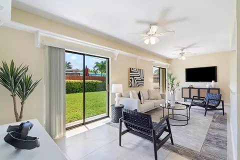 4460 NW 18th Ave, Oakland Park, FL 33309