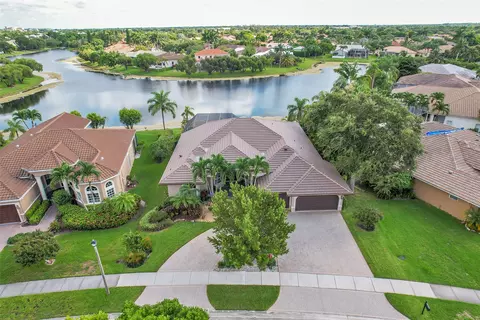 5079 Kensington Cir, Coral Springs, FL 33076