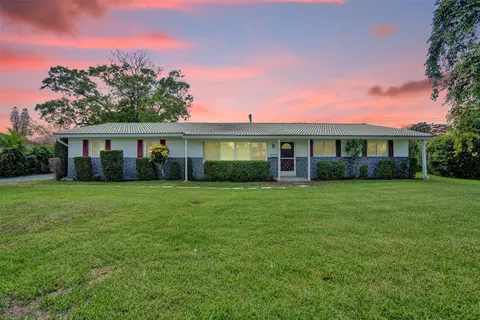 3700 NW 82nd Ter, Coral Springs, FL 33065