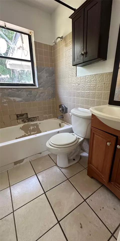 2541 NE 11th Ter, Pompano Beach, FL 33064 photo 12