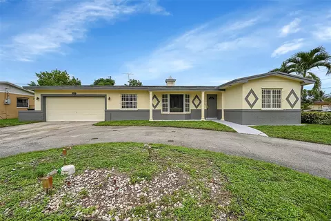 3337 NW 22nd St, Lauderdale Lakes, FL 33311