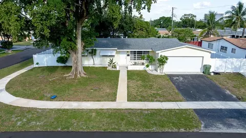 420 SW 71st Ter, Pembroke Pines, FL 33023
