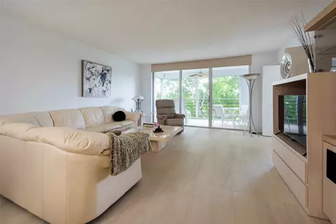 804 Cypress Grove Ln #501, Pompano Beach, FL 33069