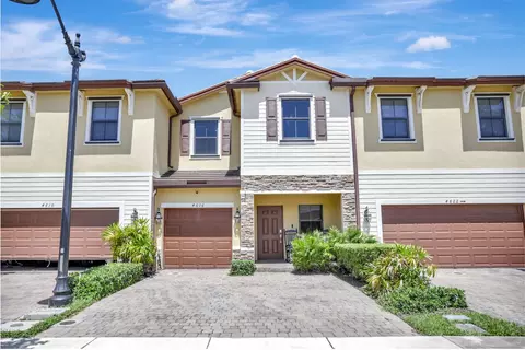 4616 Belgian Ln, Davie, FL 33314
