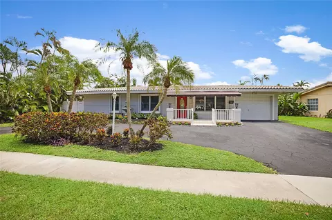 2360 NE 49th St, Lighthouse Point, FL 33064