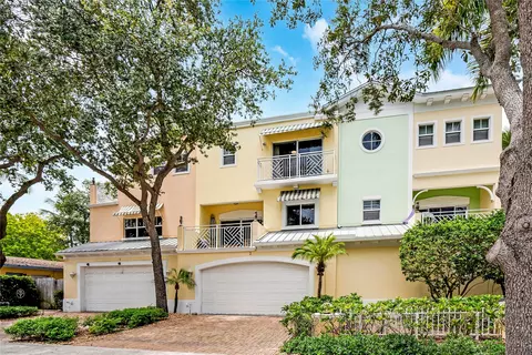 701 SE 16th St #2, Fort Lauderdale, FL 33316