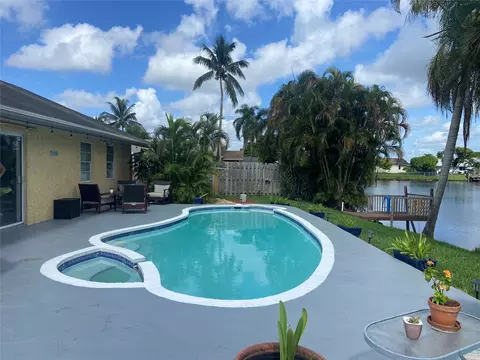 8101 SW 14th St, North Lauderdale, FL 33068