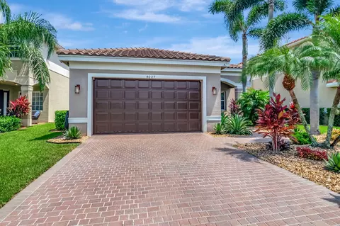 8227 Calabria Lakes Dr, Boynton Beach, FL 33473