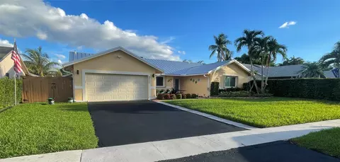 8520 SW 27th Pl, Davie, FL 33328