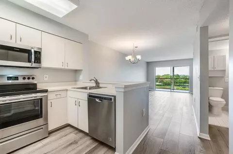2236 N Cypress Bend Dr #512, Pompano Beach, FL 33069
