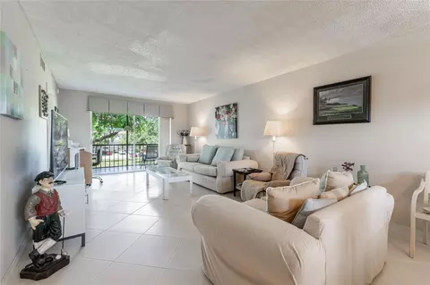 671 S Hollybrook Dr #306, Pembroke Pines, FL 33025