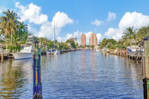 2404 NE 28th Ave, Fort Lauderdale, FL 33305