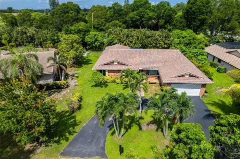 102 NW 83rd Way, Coral Springs, FL 33071