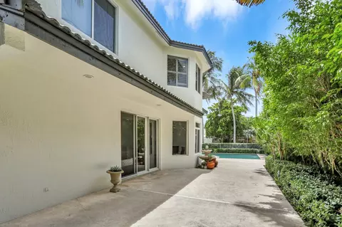 3215 NE 28th Ave, Lighthouse Point, FL 33064