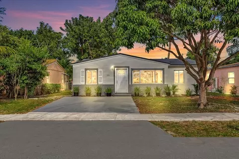 121 NW 53rd St, Oakland Park, FL 33309