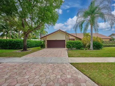 426 Deer Creek Woodlake Ln, Deerfield Beach, FL 33442