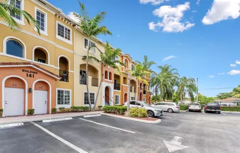 141 NW 2nd Ave #6, Hallandale Beach, FL 33009