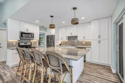 7221 NW 41st St, Coral Springs, FL 33065