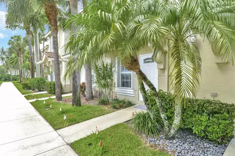 6905 Crooked Fence Dr, Greenacres, FL 33467