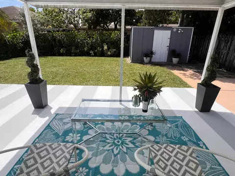 250 NE 42nd St, Oakland Park, FL 33334