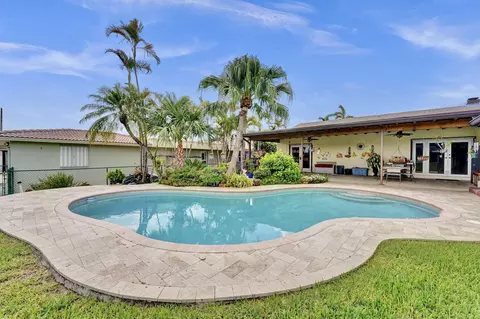 211 SE 2nd Ter, Dania Beach, FL 33004