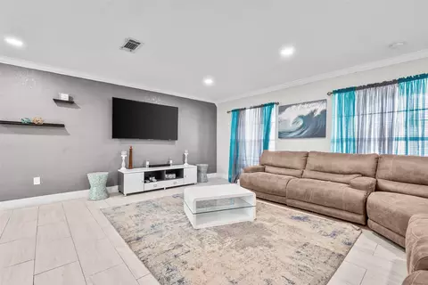 2701 E Sutton Dr, Miramar, FL 33025 photo 7
