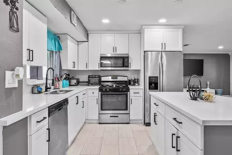 2701 E Sutton Dr, Miramar, FL 33025 photo 1