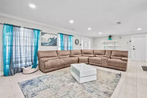 2701 E Sutton Dr, Miramar, FL 33025 photo 8
