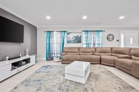 2701 E Sutton Dr, Miramar, FL 33025 photo 9
