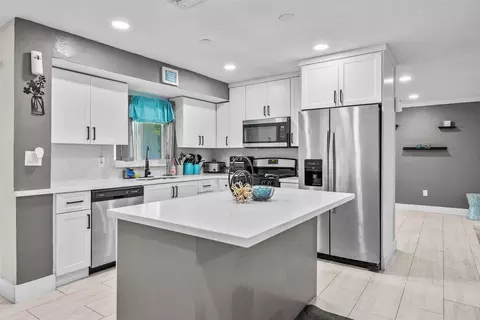 2701 E Sutton Dr, Miramar, FL 33025 photo 2