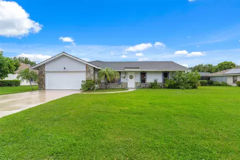 7447 Hazelwood Cir, Greenacres, FL 33467