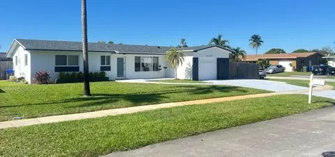 2120 NW 117th Ter, Pembroke Pines, FL 33026