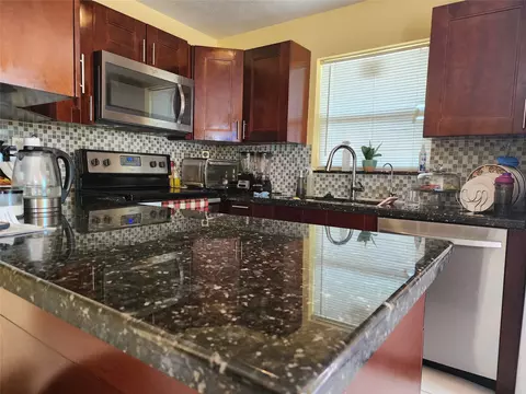 712 NW 5th Ct, Hallandale Beach, FL 33009