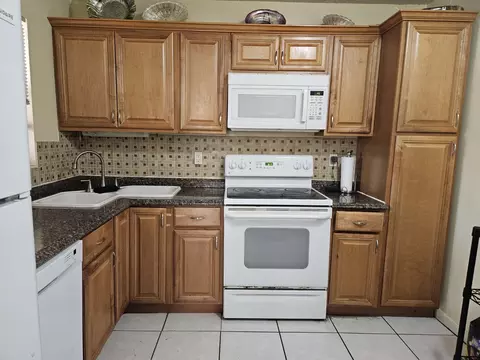 3765 Cocoplum Cir #3571, Coconut Creek, FL 33063