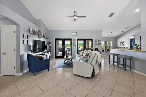206 Magellan Cir, FL 34715 photo 6