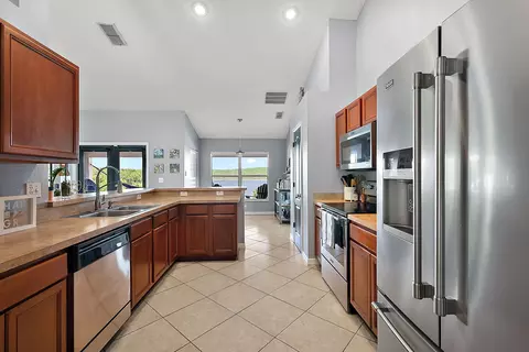 206 Magellan Cir, FL 34715 photo 13