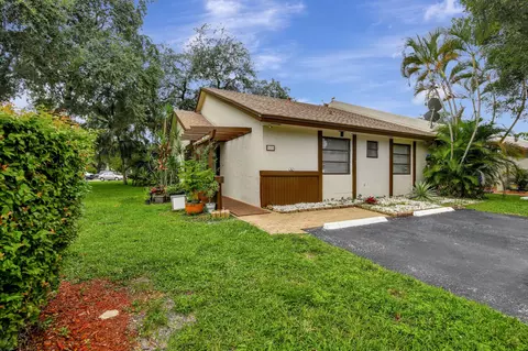 9854 NW 16th Ct, Pembroke Pines, FL 33024