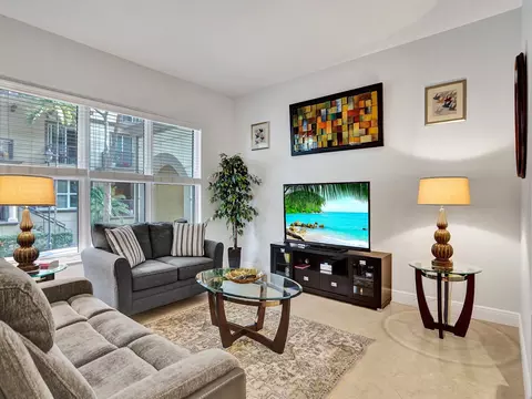 2633 NE 14th Ave #104, Wilton Manors, FL 33334