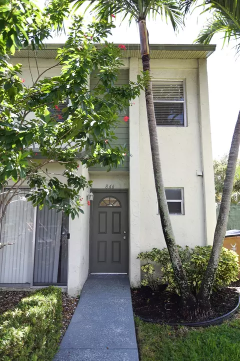 846 Crystal Lake Dr #846, Pompano Beach, FL 33064