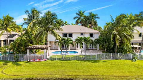 1642 Victoria Pointe Cir, Weston, FL 33327