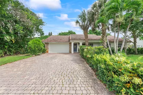 8233 NW 3rd Pl, Coral Springs, FL 33071