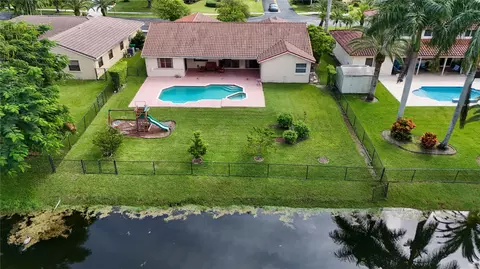 5001 Hawkes Bluff Ave, Davie, FL 33331