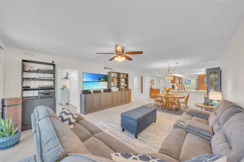 550 Oaks Ln #201, Pompano Beach, FL 33069