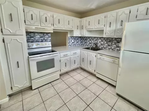 3000 Riverside Dr #201-1, Coral Springs, FL 33065