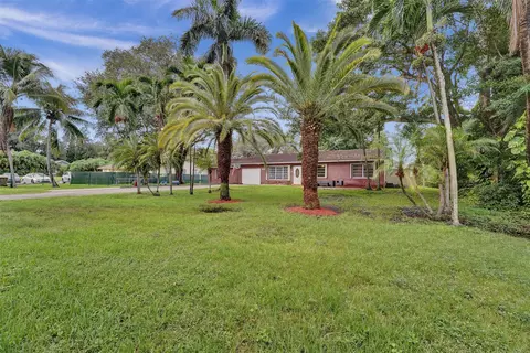 6645 SW 49th St, Davie, FL 33314