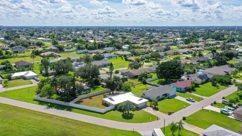 137 SE Santa Barbara Pl, Cape Coral, FL 33990